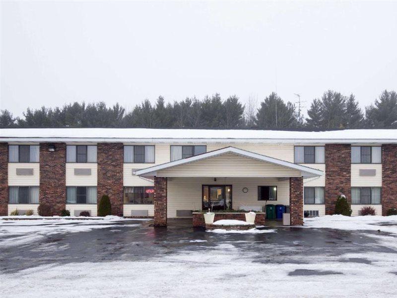 Travelodge By Wyndham Merrill Εξωτερικό φωτογραφία