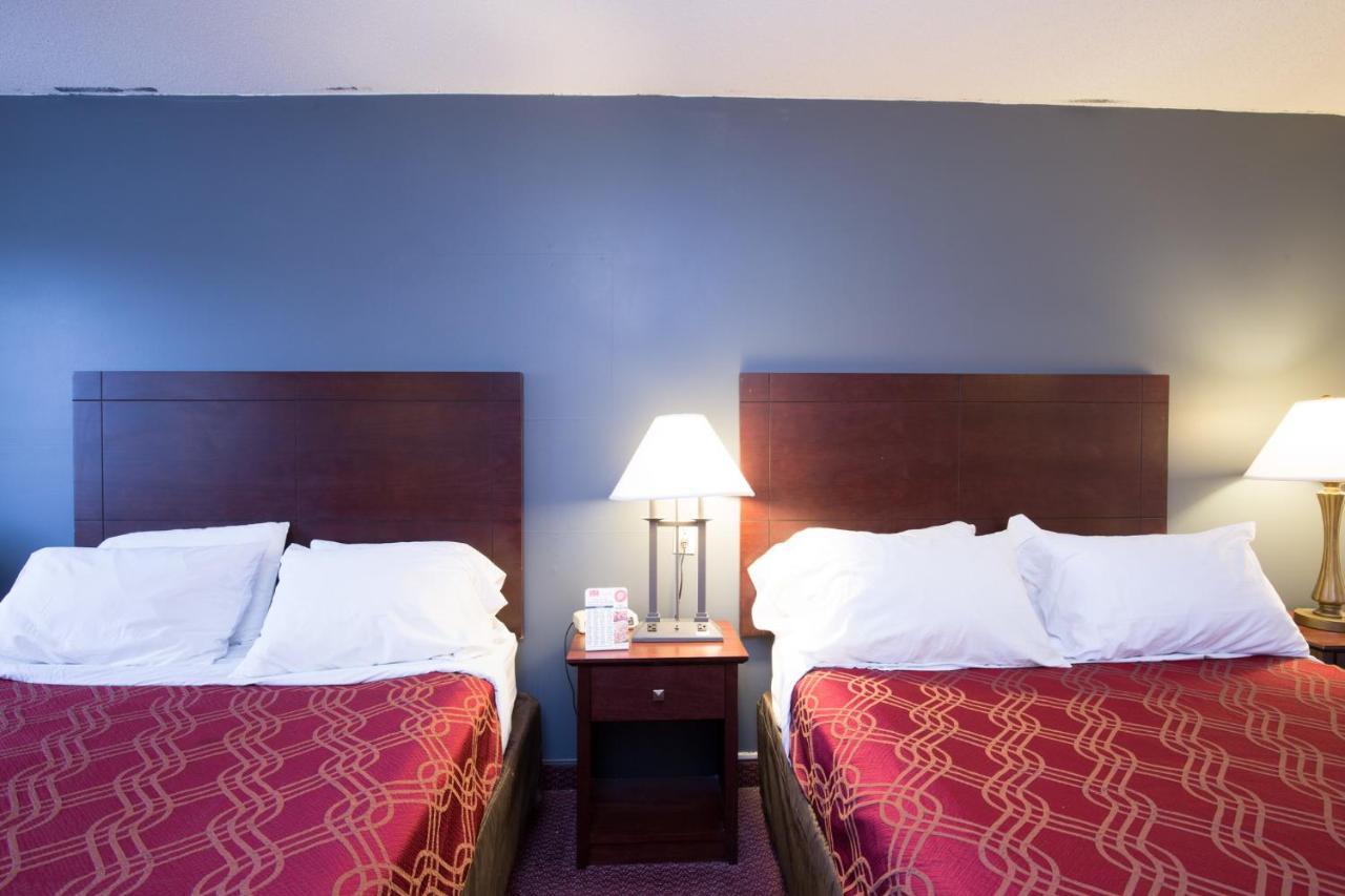 Travelodge By Wyndham Merrill Εξωτερικό φωτογραφία