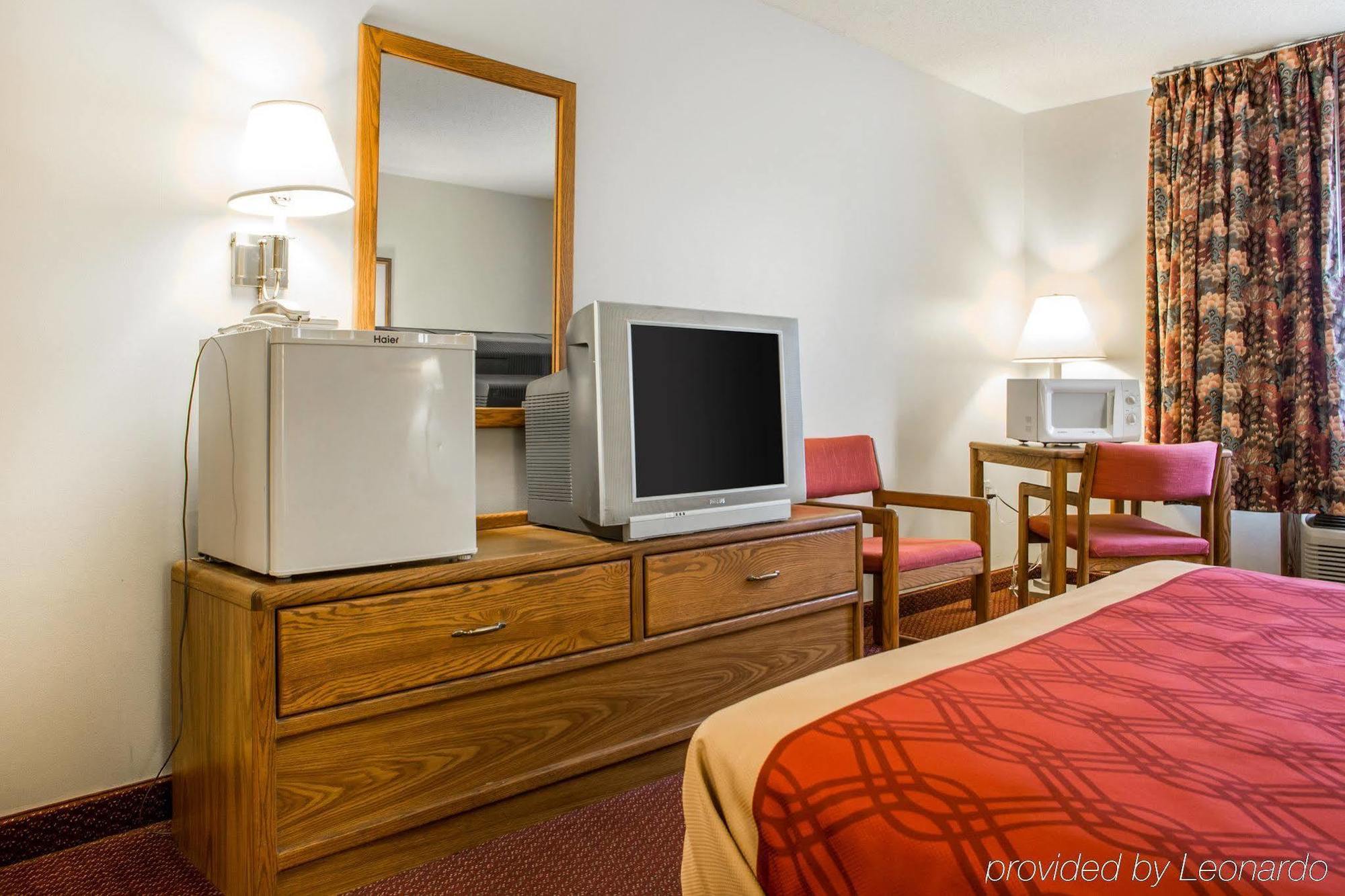 Travelodge By Wyndham Merrill Εξωτερικό φωτογραφία